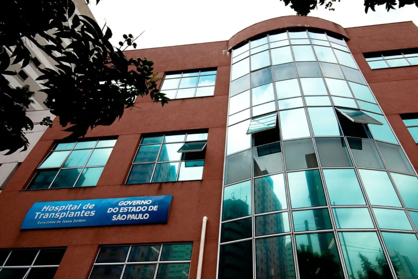 Fachada do Hospital de Transplantes Dr. Euryclides de Jesus Zerbini, em São Paulo